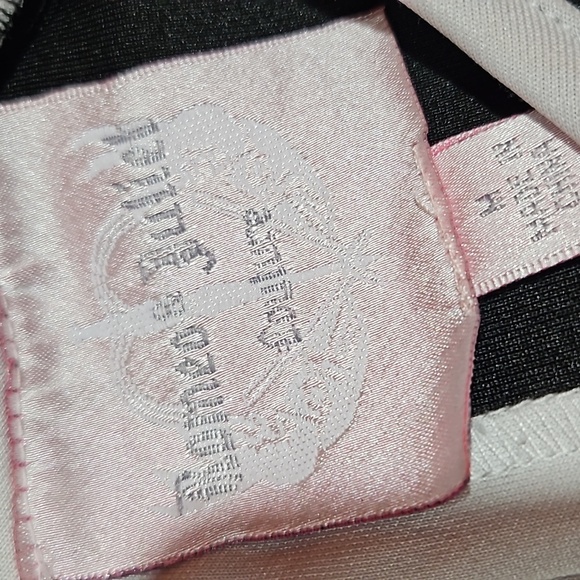 Romeo & Juliet Couture | Black and White Form Fitting Dress - Picture 4 of 8